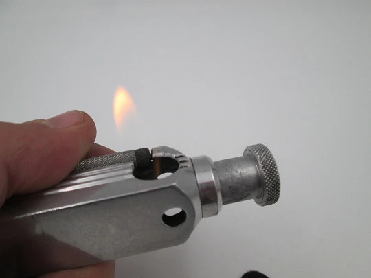 Encendedor de bolsillo a gasolina para pipa Flamidor Flambeau. Aluminio. Francia. 1948 Encendedor de bolsillo a gasolina para pipa Flamidor Flambeau. Aluminio. Francia. 1948