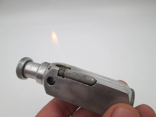 Encendedor de bolsillo a gasolina para pipa Flamidor Flambeau. Aluminio. Francia. 1948 Encendedor de bolsillo a gasolina para pipa Flamidor Flambeau. Aluminio. Francia. 1948