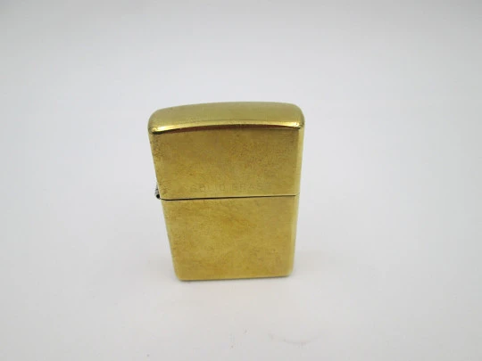 Encendedor de bolsillo a gasolina Zippo. Modelo 254. Latón macizo pulido. EEUU. 2021