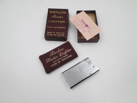 Encendedor de bolsillo automático a gasolina Benlow Master. Metal plateado. Caja. 1950