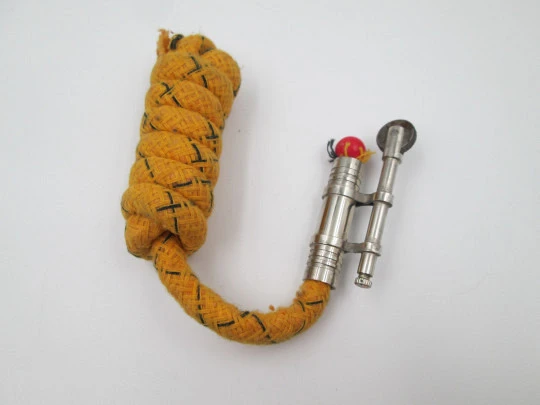 Encendedor de bolsillo de mecha marca BB. Metal niquelado. España. 1980