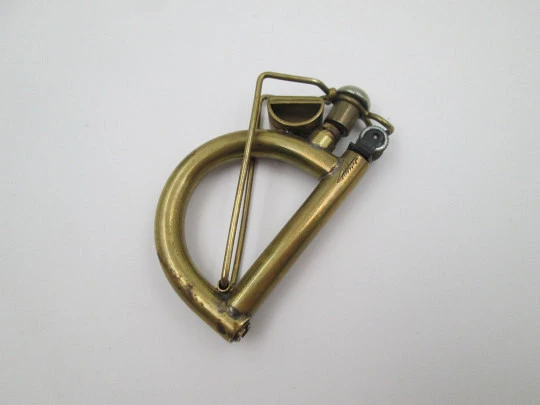 Encendedor de bolsillo de mecha Ritter. Metal dorado. Forma de arpa. 1970. Alemania