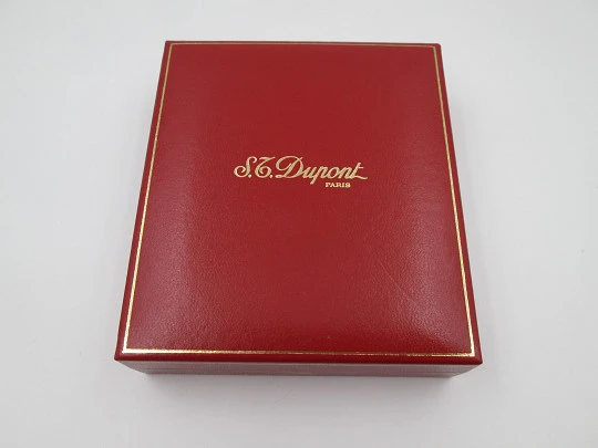 Encendedor de gas S.T. Dupont París. Chapado en oro. Patrón lineal. Estuche. 1990. Francia Encendedor de gas S.T. Dupont París. Chapado en oro. Patrón lineal. Estuche. 1990. Francia