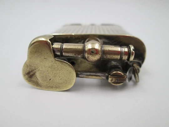 Encendedor de gasolina Corona con reloj mecánico Atlantic. Metal dorado. 1940 Encendedor de gasolina Corona con reloj mecánico Atlantic. Metal dorado. 1940