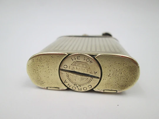 Encendedor de gasolina Corona con reloj mecánico Atlantic. Metal dorado. 1940 Encendedor de gasolina Corona con reloj mecánico Atlantic. Metal dorado. 1940