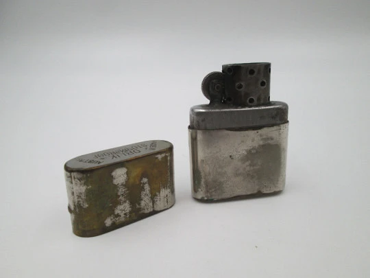 Encendedor de gasolina Orlik Stormproof No.66. Austria. Latón plateado. 1920