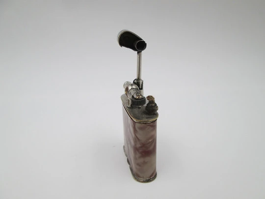 Encendedor de gasolina tipo martillo Steco. Metal plateado y celuloide mármol. 1940