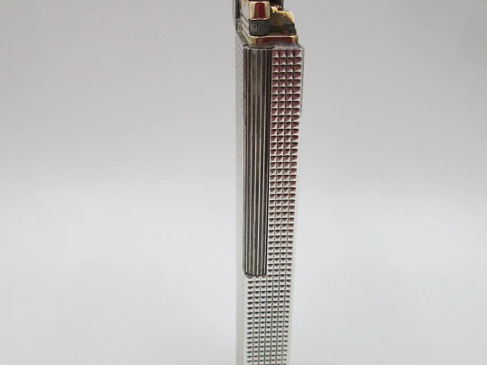 Encendedor de mesa S.T. Dupont. Metal chapado en plata. Patrón diamante. 1980