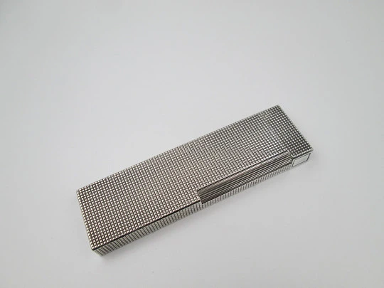 Encendedor de mesa S.T. Dupont. Metal chapado en plata. Patrón diamante. 1980