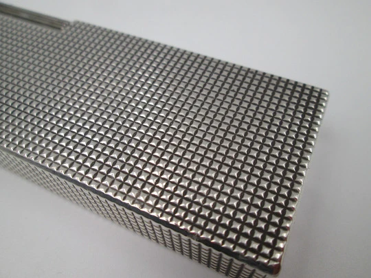 Encendedor de mesa S.T. Dupont. Metal chapado en plata. Patrón diamante. 1980