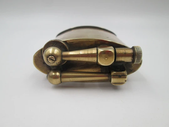 Encendedor de sobremesa a gasolina en bronce. Modelo de martillo. Francia. 1930 Encendedor de sobremesa a gasolina en bronce. Modelo de martillo. Francia. 1930