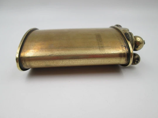 Encendedor de sobremesa a gasolina en bronce. Modelo de martillo. Francia. 1930 Encendedor de sobremesa a gasolina en bronce. Modelo de martillo. Francia. 1930