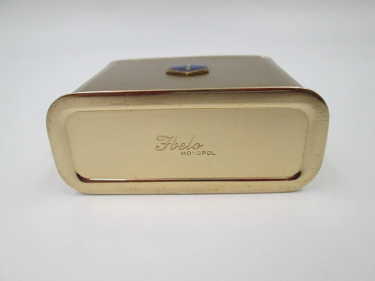 Encendedor de sobremesa a gasolina Ibelo Monopol. Metal dorado y detalle esmalte. 1950