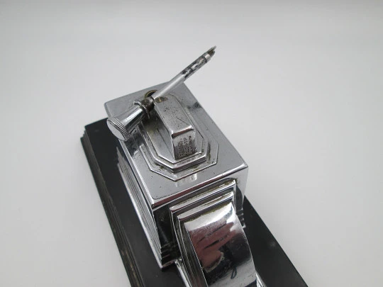 Encendedor de sobremesa art decó a gasolina Ronson Touch-Tip. Metal cromado. 1930 Encendedor de sobremesa art decó a gasolina Ronson Touch-Tip. Metal cromado. 1930