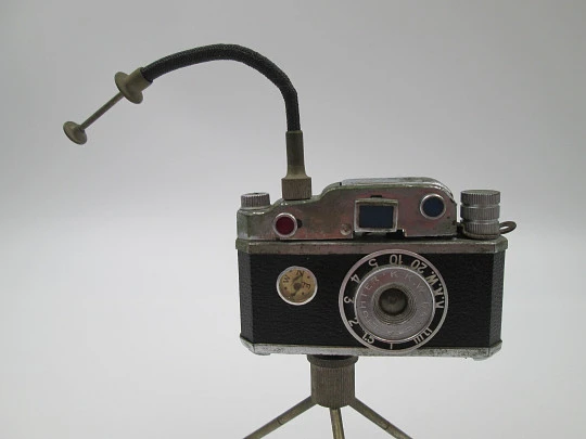 Encendedor de sobremesa cámara Photo-Flash. Marca K.K.W. Japón. Gasolina. 1950