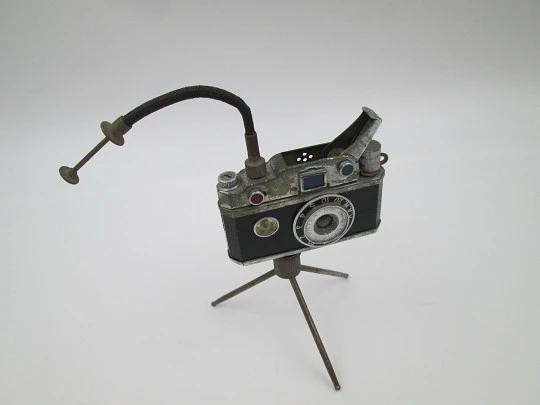 Encendedor de sobremesa cámara Photo-Flash. Marca K.K.W. Japón. Gasolina. 1950