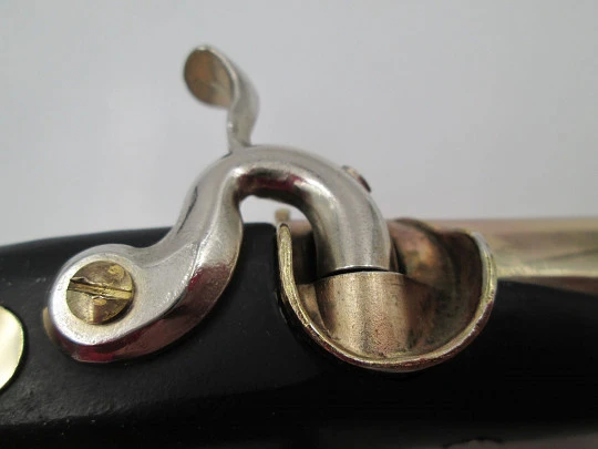 Encendedor de sobremesa pistola Deringer. Metal dorado y laca negra. Modern. 1980