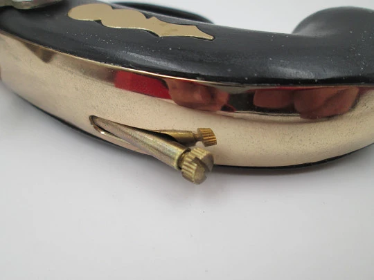 Encendedor de sobremesa pistola Deringer. Metal dorado y laca negra. Modern. 1980