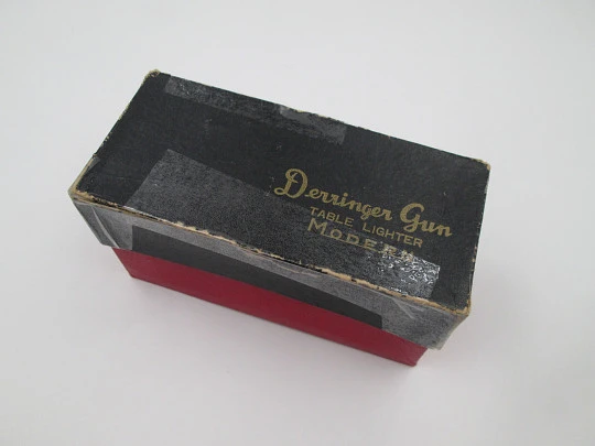Encendedor de sobremesa pistola Deringer. Metal dorado y laca negra. Modern. 1980