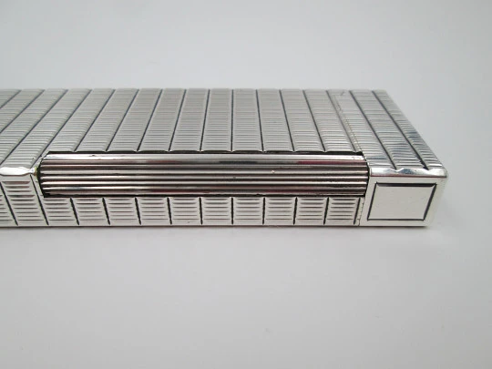 Encendedor de sobremesa S.T. Dupont. Metal chapado en plata. 1980. Francia