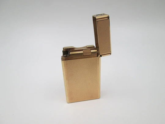 Encendedor gas S.T. Dupont París. Chapado en oro 20 micras. Patrón rombos. 1990