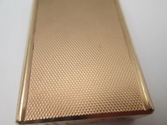 Encendedor gas S.T. Dupont París. Chapado en oro 20 micras. Patrón rombos. 1990
