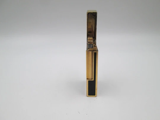 Encendedor gas S.T. Dupont París. Chapado en oro y laca negra de China. Estuche. 1990 Encendedor gas S.T. Dupont París. Chapado en oro y laca negra de China. Estuche. 1990