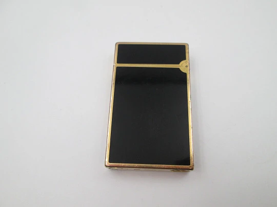 Encendedor gas S.T. Dupont París. Chapado en oro y laca negra de China. Estuche. 1990 Encendedor gas S.T. Dupont París. Chapado en oro y laca negra de China. Estuche. 1990