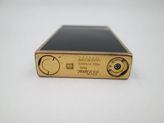 Encendedor gas S.T. Dupont París. Chapado en oro y laca negra de China. Estuche. 1990 Encendedor gas S.T. Dupont París. Chapado en oro y laca negra de China. Estuche. 1990