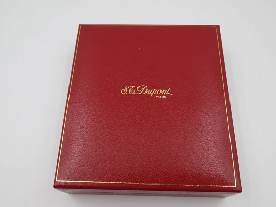 Encendedor gas S.T. Dupont París. Chapado en oro. Patrón acanalados. Estuche. 1990. Francia Encendedor gas S.T. Dupont París. Chapado en oro. Patrón acanalados. Estuche. 1990. Francia