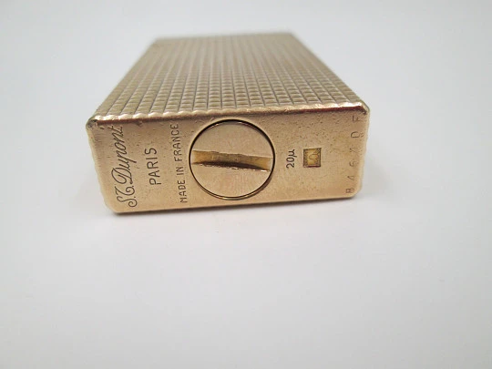 Encendedor gas S.T. Dupont París. Chapado en oro. Patrón diamante. Francia. 1990