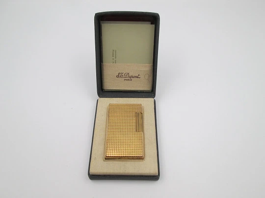 Encendedor gas S.T. Dupont París. Chapado oro 20 micras. Patrón diamante. Caja. 1990
