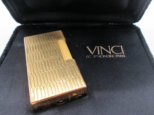 Encendedor gas Vinci Flaminaire París. Chapado oro 23 quilates. Estuche. 1970