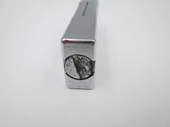 Encendedor gasolina Dunhill Rollalite. Laminado en plata. Patrón romboidal. 1950