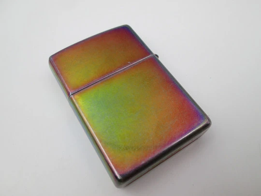 Encendedor gasolina Zippo Rainbow Jazz. Metal cromado multicolor. EEUU. 2005