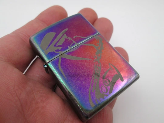 Encendedor gasolina Zippo Rainbow Jazz. Metal cromado multicolor. EEUU. 2005