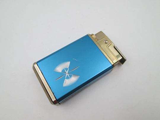 Encendedor musical a gas Royal MR-500. Metal bicolor. Caja. Regulador de llama. Japón. 1960