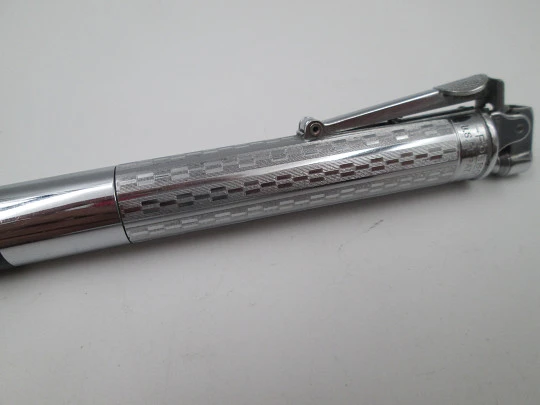 Encendedor portaminas Ronson Penciliter. Metal cromado y plástico negro. 1940. Caja Encendedor portaminas Ronson Penciliter. Metal cromado y plástico negro. 1940. Caja