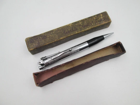 Encendedor portaminas Ronson Penciliter. Metal cromado y plástico negro. 1940. Caja Encendedor portaminas Ronson Penciliter. Metal cromado y plástico negro. 1940. Caja