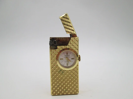 Encendedor reloj mecánico Foska. Metal chapado oro. Patrón romboidal. Suiza. 1960 Encendedor reloj mecánico Foska. Metal chapado oro. Patrón romboidal. Suiza. 1960