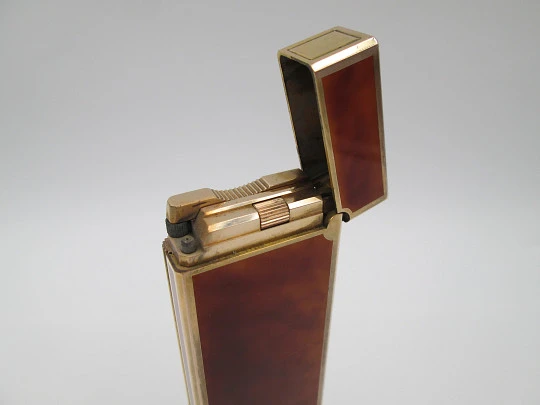 Encendedor sobremesa S.T. Dupont. Laca de China y metal chapado en oro. 1980
