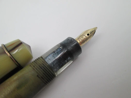 English fountain pen. Marble celluloid & gold plated. 14k gold nib. Button filler. 1950's