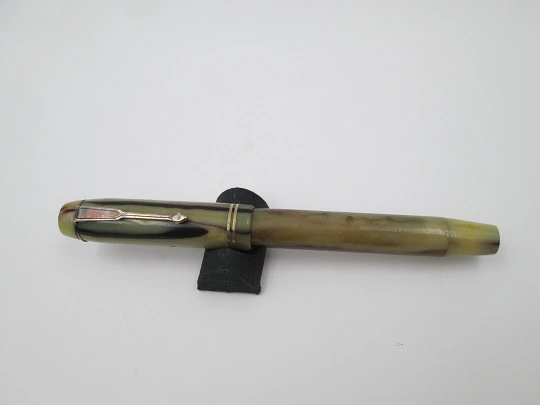 English fountain pen. Marble celluloid & gold plated. 14k gold nib. Button filler. 1950's