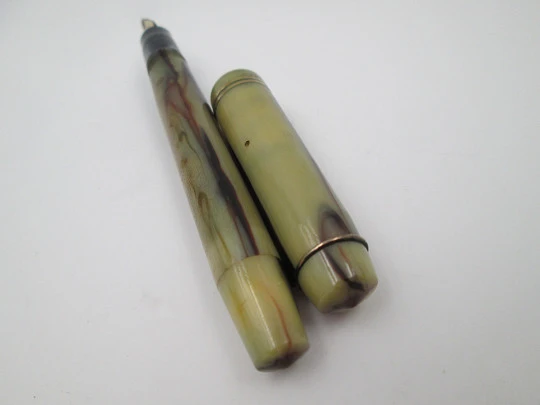 English fountain pen. Marble celluloid & gold plated. 14k gold nib. Button filler. 1950's