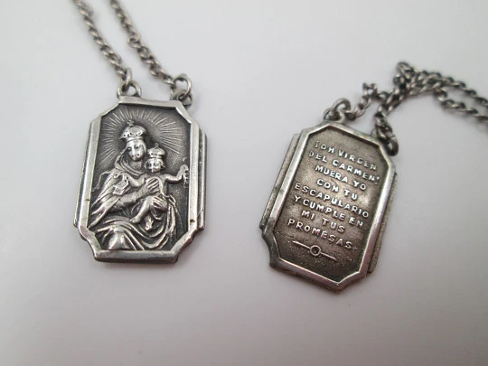 Escapulario Virgen del Carmen y Corazón de Jesús. Plata de ley. Cadena trenzada. 1950