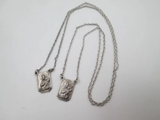 Escapulario Virgen del Carmen y Corazón Jesús. Plata de ley. Cadena. 1950