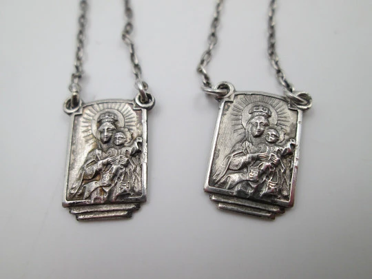 Escapulario Virgen del Carmen y Corazón Jesús. Plata de ley. Cadena. 1950