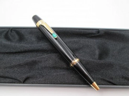 Esferógrafo Montblanc Boheme. Resina negra y detalles chapados oro