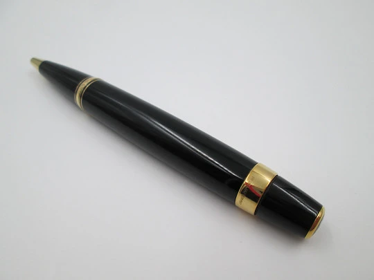 Esferógrafo Montblanc Boheme. Resina negra y detalles chapados oro