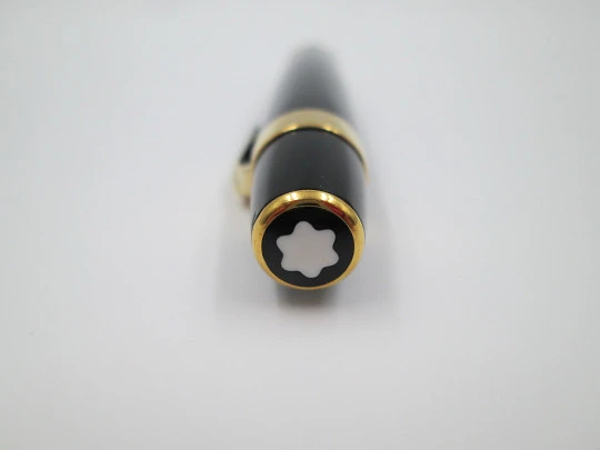 Esferógrafo Montblanc Boheme. Resina negra y detalles chapados oro